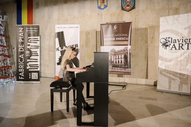 Elevă la pian la Festivalul-Concurs Klavier Art