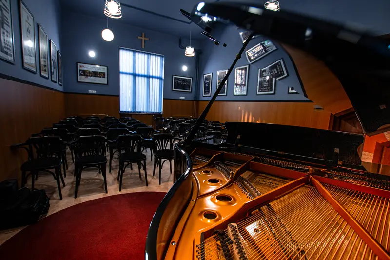 Sala de concert și pianul Kawai, fotografia 8